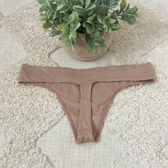 🌸NWT Victoria’s Secret Thong Sz XL Nude/Tan - Picture 2 of 7